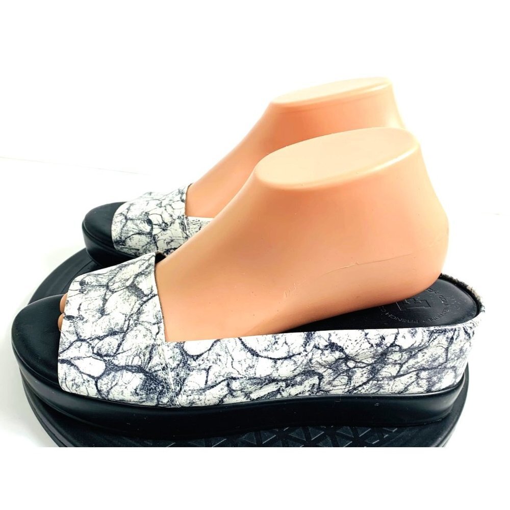 French Connection Marbled Leather "PEPPER" Wedge Sandals 9